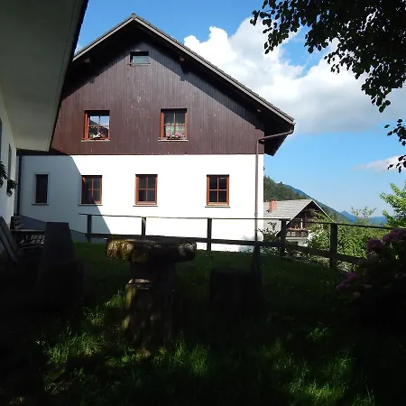 Apartma Pintar * Cesnjica